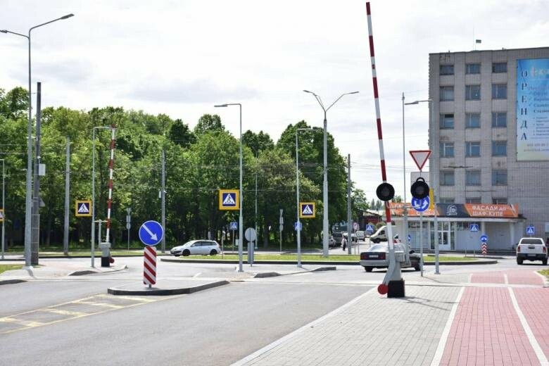 Як водіям об’їжджати вулицю Мазепи у Чернігові, яку біля КСК перекрили на два дні