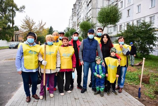 Загальноміський суботник: добрі справи разом, фото-3 Загальноміський суботник: добрі справи разом, фото-3