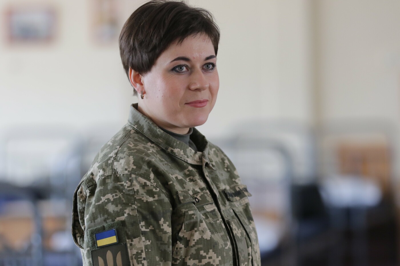 Залишила указку та обрала автомат