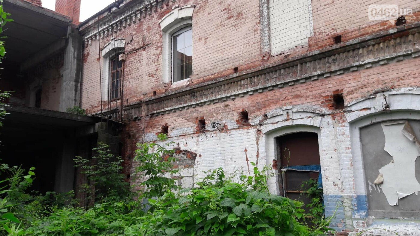Вікова лазня на вулиці Полуботка у Чернігові змінює обличчя