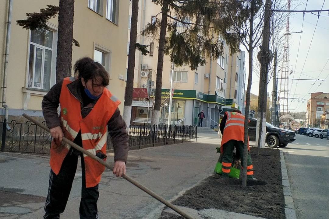 Протягом квітня комунальники мають прибрати з Чернігова все сміття