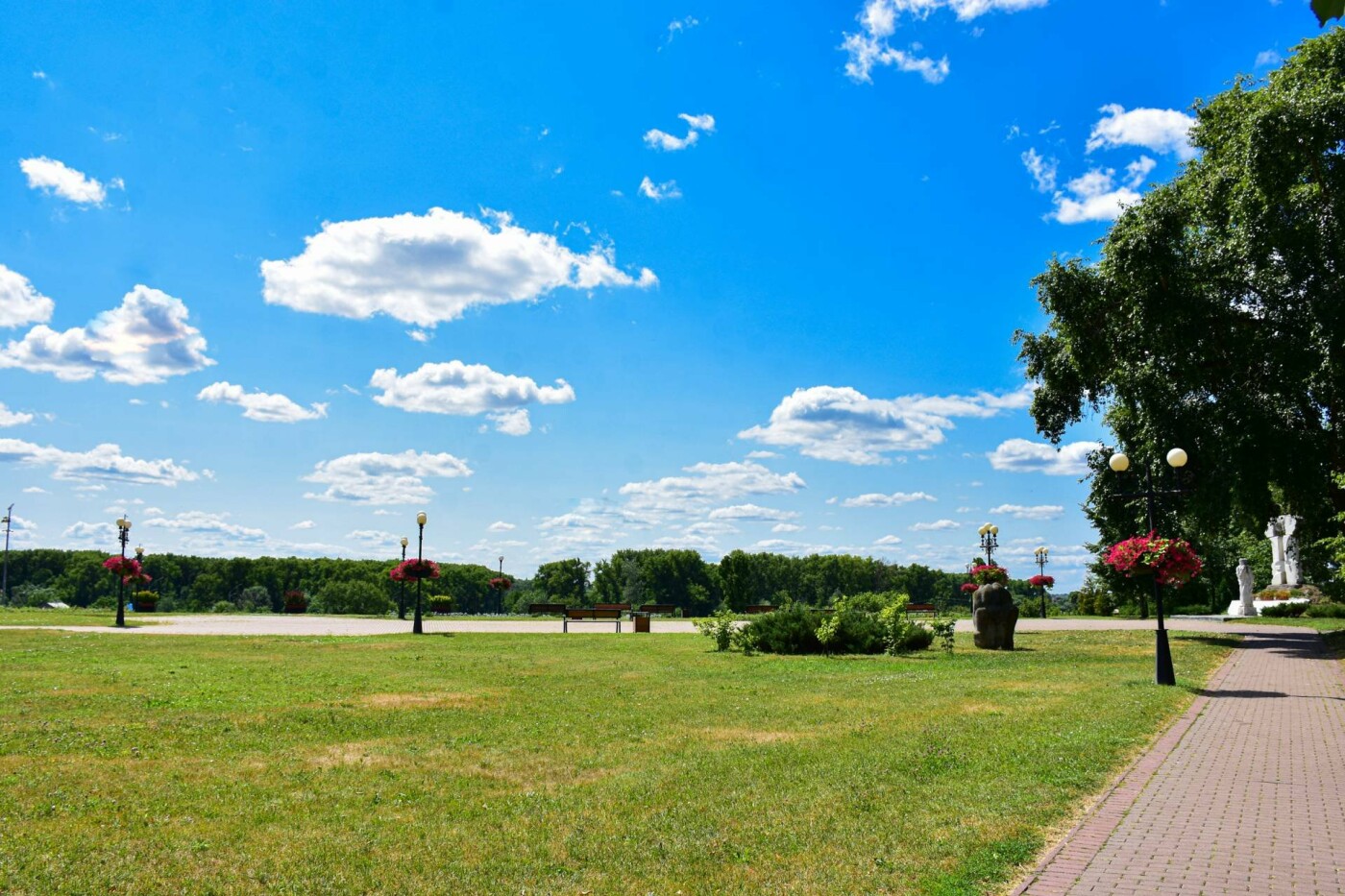 Площу біля Катерининської церкви прикрасили квітами (ФОТО), фото-6