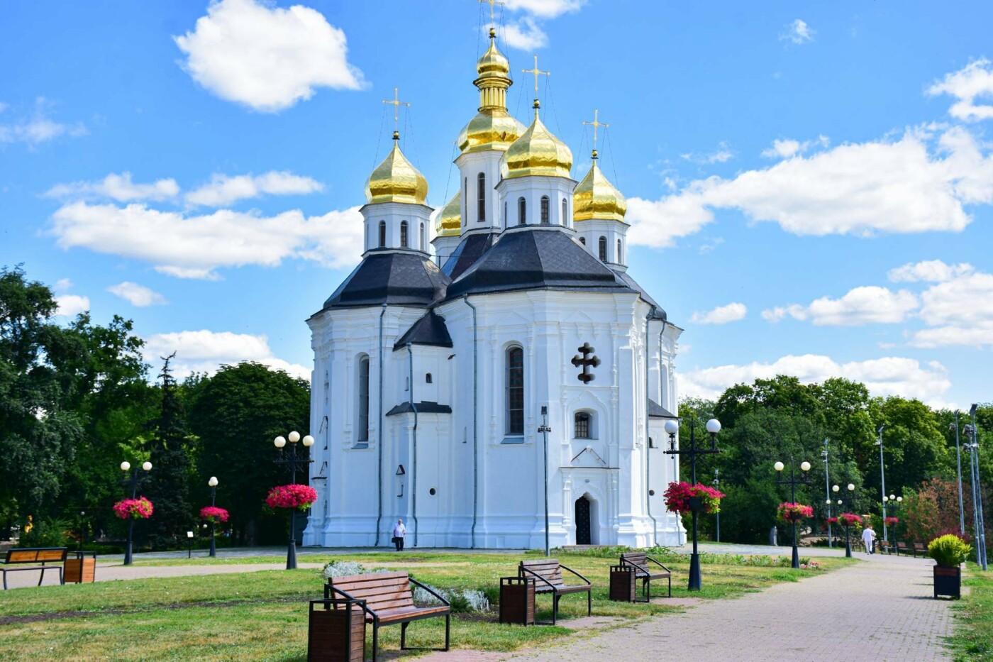 Площу біля Катерининської церкви прикрасили квітами (ФОТО), фото-9