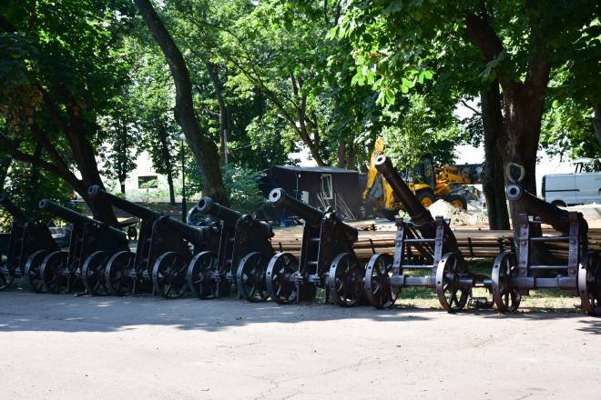 Вал у Чернігові: доріжки почали вкладати новим клінкером (ФОТОРЕПОРТАЖ), фото-13
