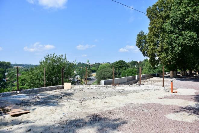 Вал у Чернігові: доріжки почали вкладати новим клінкером (ФОТОРЕПОРТАЖ), фото-21