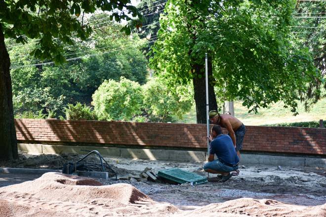 Вал у Чернігові: доріжки почали вкладати новим клінкером (ФОТОРЕПОРТАЖ), фото-3