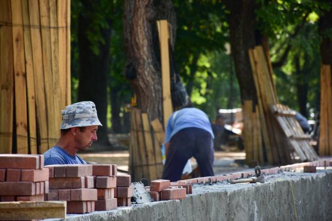 Вал у Чернігові: доріжки почали вкладати новим клінкером (ФОТОРЕПОРТАЖ), фото-6