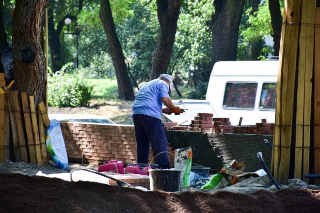 Вал у Чернігові: доріжки почали вкладати новим клінкером (ФОТОРЕПОРТАЖ), фото-8