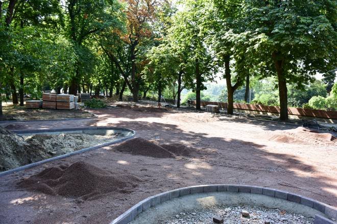 Вал у Чернігові: доріжки почали вкладати новим клінкером (ФОТОРЕПОРТАЖ), фото-9