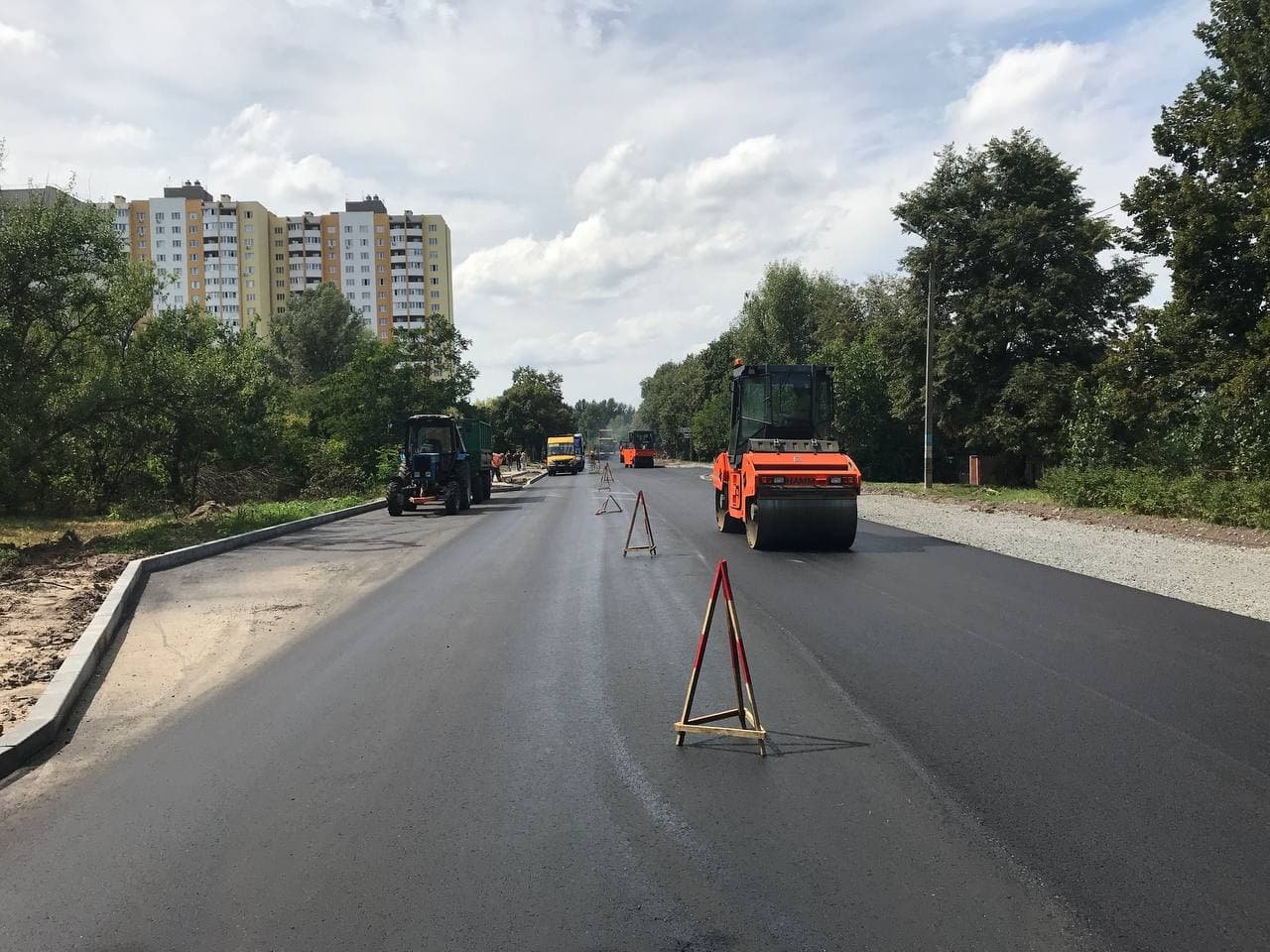 На Кільцевій біля виїзду з Чернігова закінчують укладати асфальт. Коли черга решти об‘єктів об‘ї..., фото-15, Фото: Пресслужба Чернігівської міськради