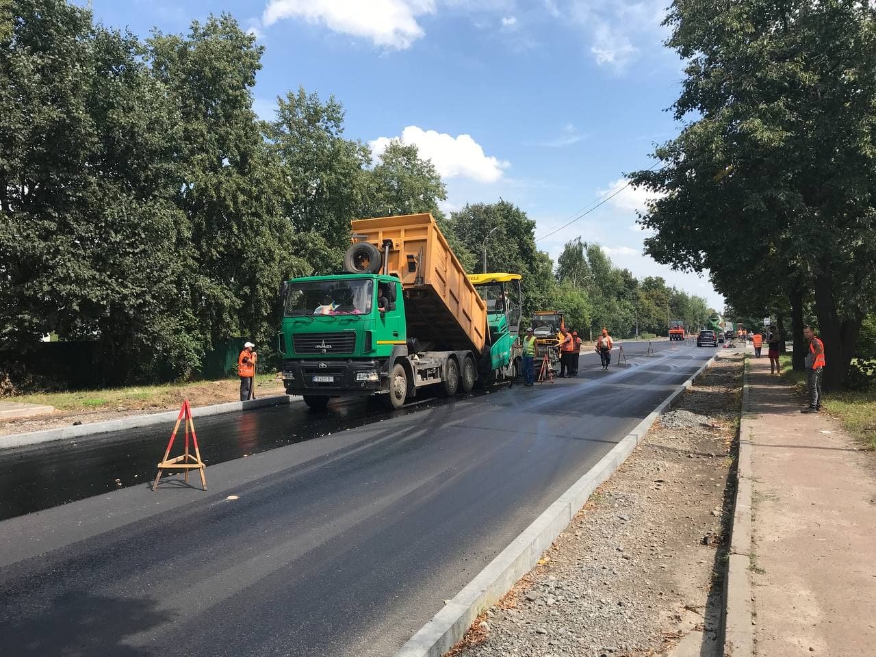 На Кільцевій біля виїзду з Чернігова закінчують укладати асфальт. Коли черга решти об‘єктів об‘їзної?