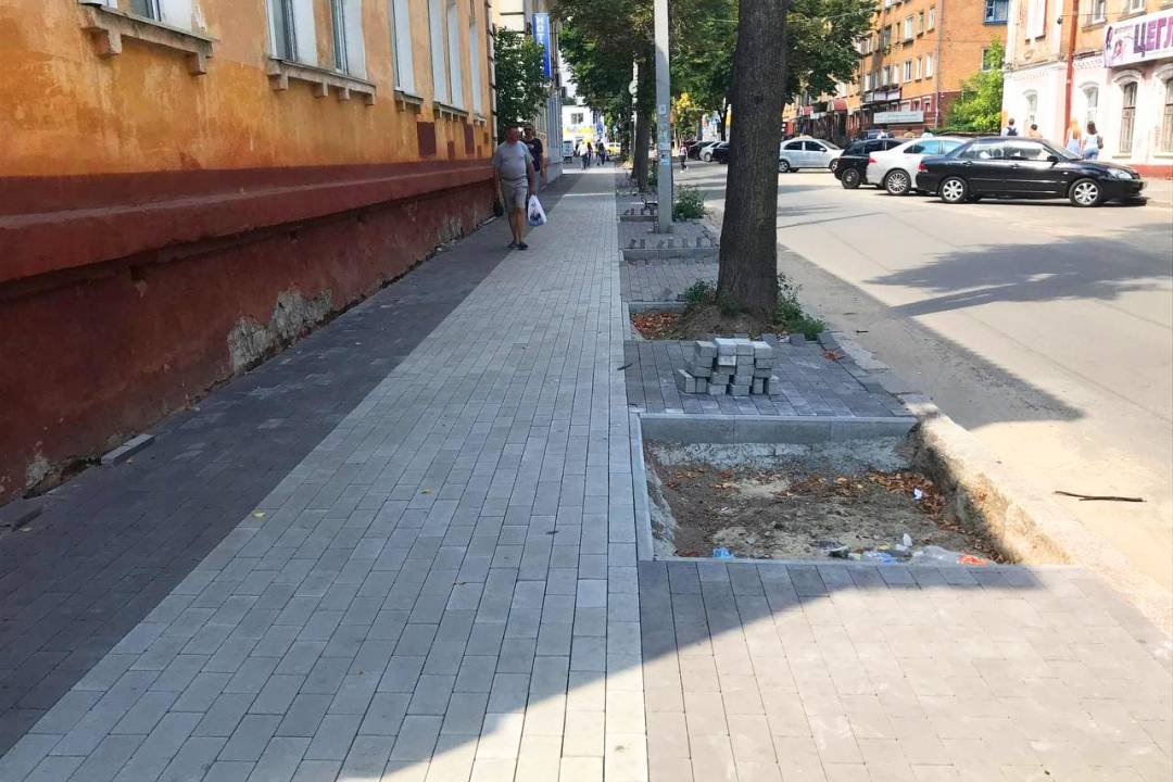 Вулиця Мстиславська. Ремонт тротуарів на фінішній прямій (СВІЖІ ФОТО), фото-10