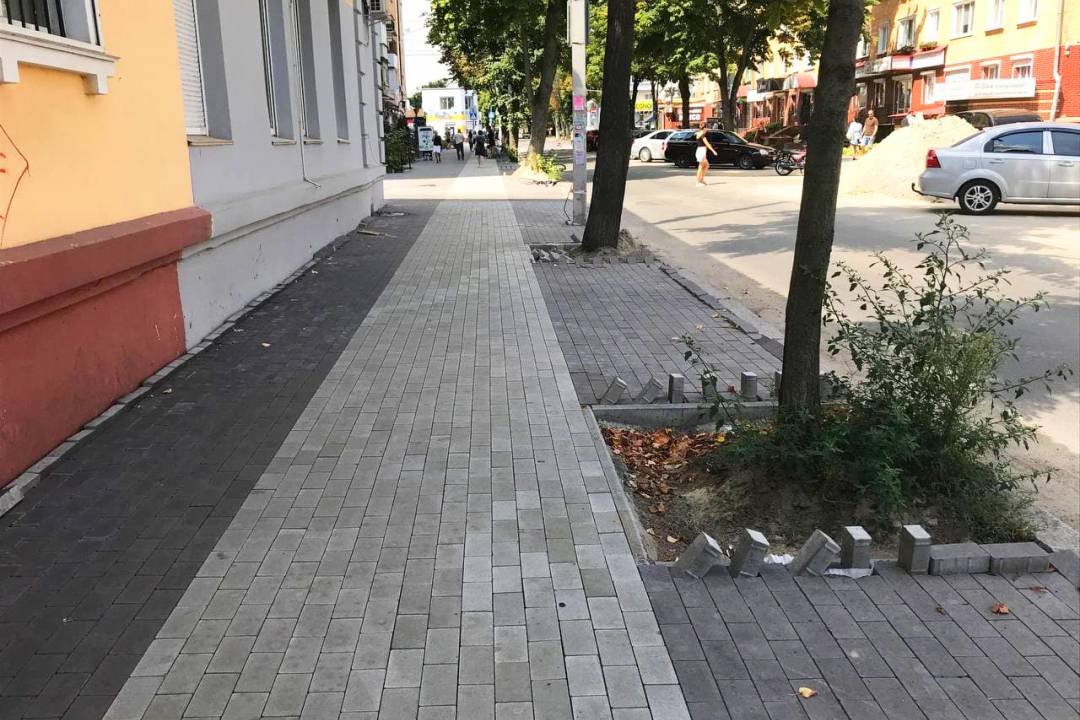 Вулиця Мстиславська. Ремонт тротуарів на фінішній прямій (СВІЖІ ФОТО), фото-11