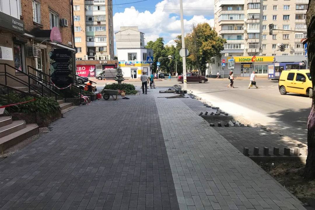Вулиця Мстиславська. Ремонт тротуарів на фінішній прямій (СВІЖІ ФОТО), фото-13