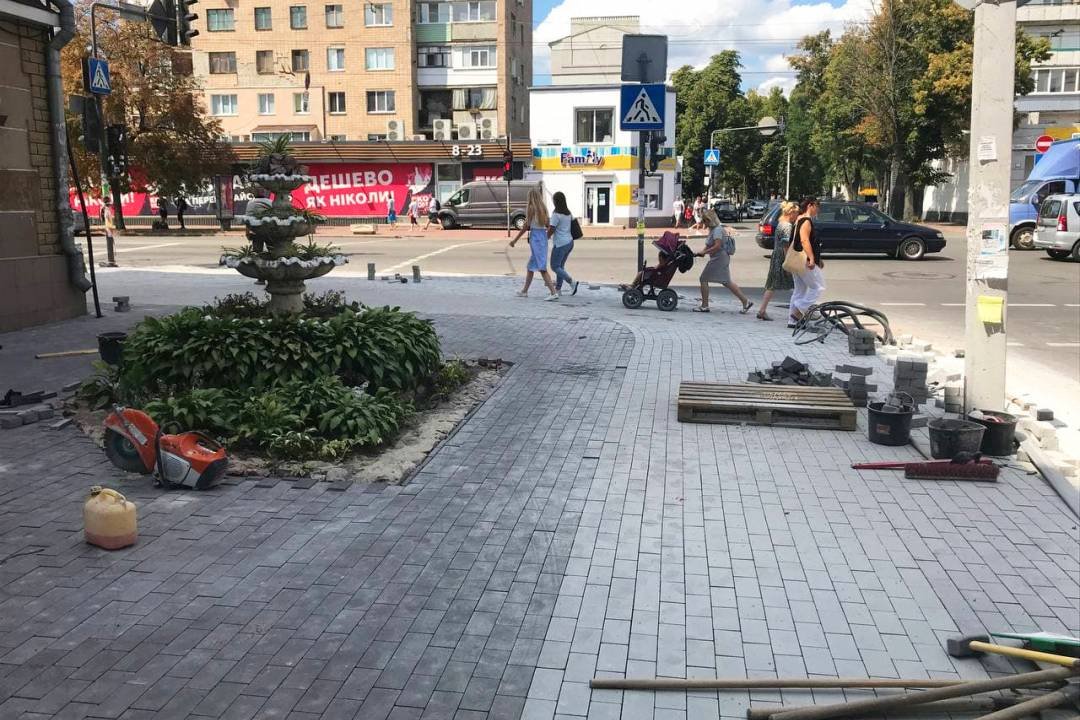 Вулиця Мстиславська. Ремонт тротуарів на фінішній прямій (СВІЖІ ФОТО), фото-14