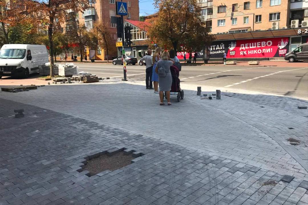 Вулиця Мстиславська. Ремонт тротуарів на фінішній прямій (СВІЖІ ФОТО), фото-15