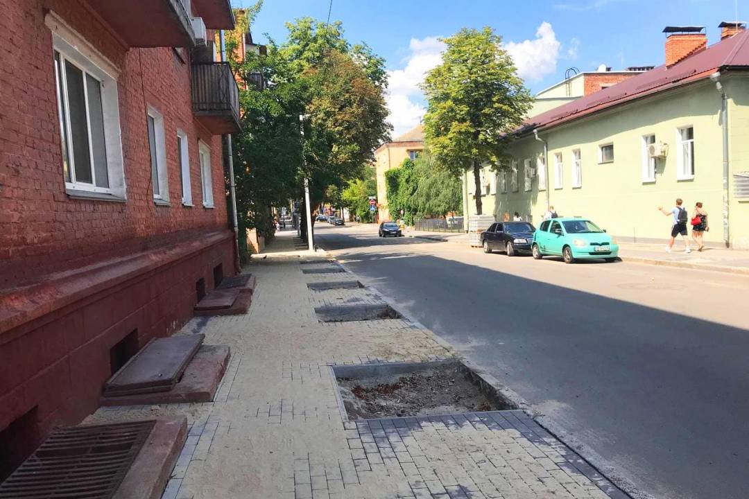 Вулиця Мстиславська. Ремонт тротуарів на фінішній прямій (СВІЖІ ФОТО), фото-6