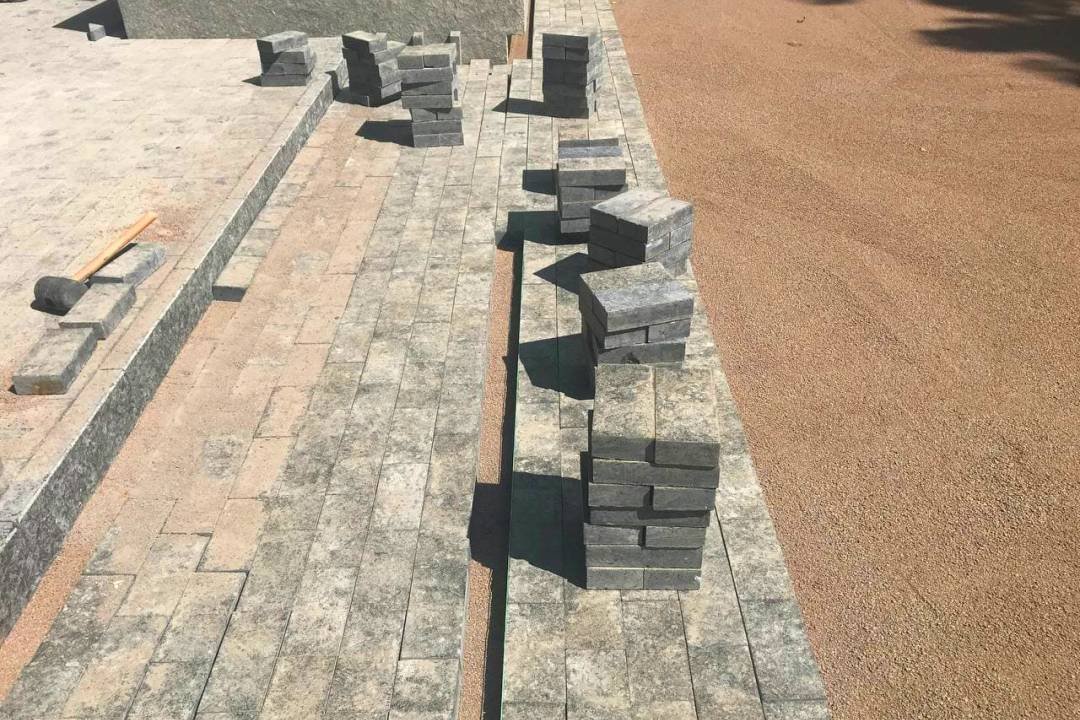 Вал у Чернігові: вкладають газон та встановлюють ліхтарі (ФОТОРЕПОРТАЖ), фото-15