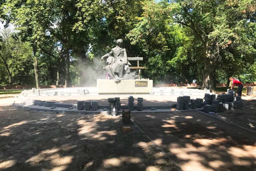 Вал у Чернігові: вкладають газон та встановлюють ліхтарі (ФОТОРЕПОРТАЖ), фото-16