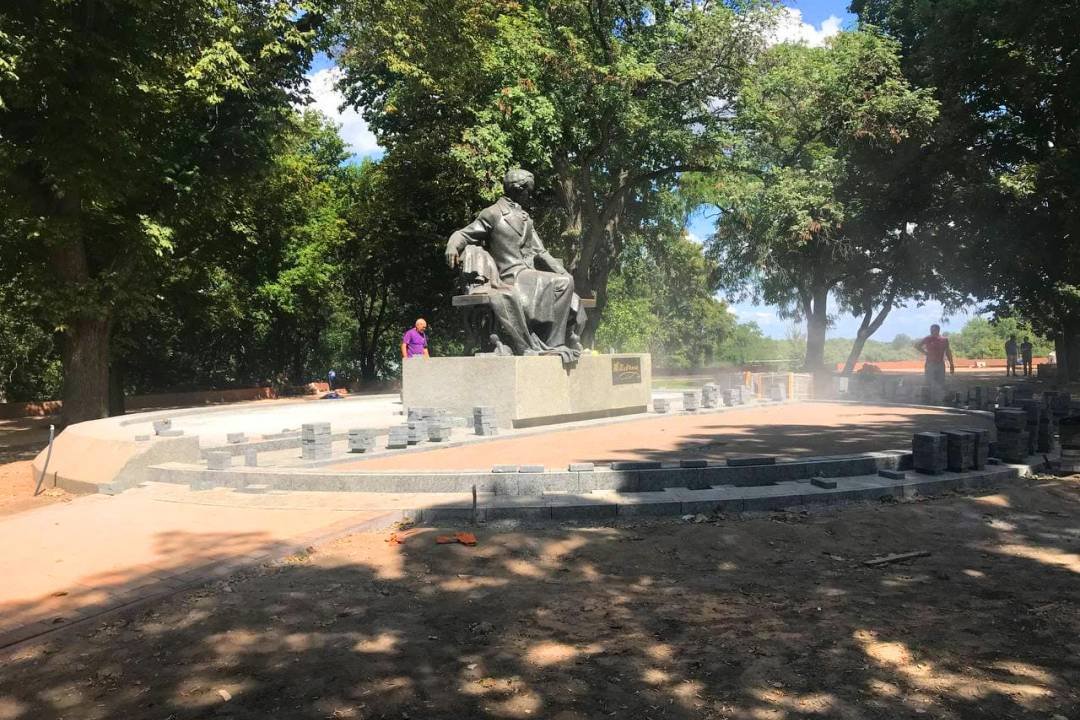 Вал у Чернігові: вкладають газон та встановлюють ліхтарі (ФОТОРЕПОРТАЖ), фото-17
