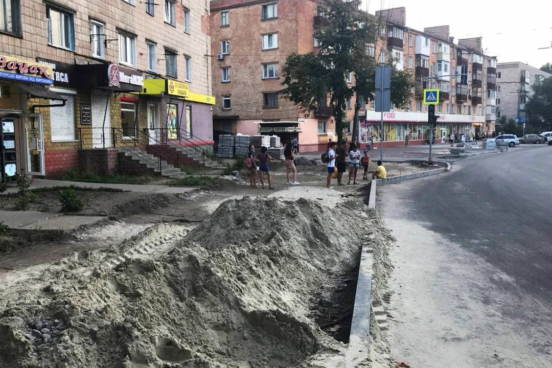 Вулиця Шевченка. Роблять тротуари і не забувають про дерева. Скільки планують висадити? (СВІЖІ ФОТО), фото-15