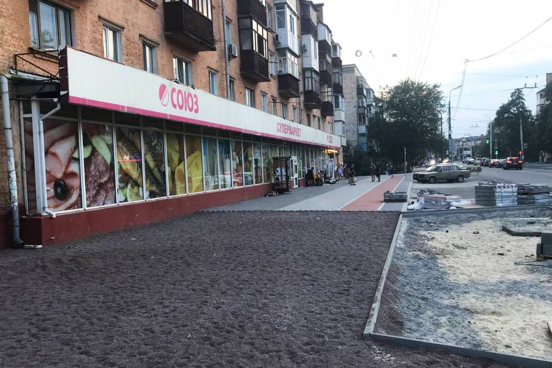 Вулиця Шевченка. Роблять тротуари і не забувають про дерева. Скільки планують висадити? (СВІЖІ ФОТО), фото-17