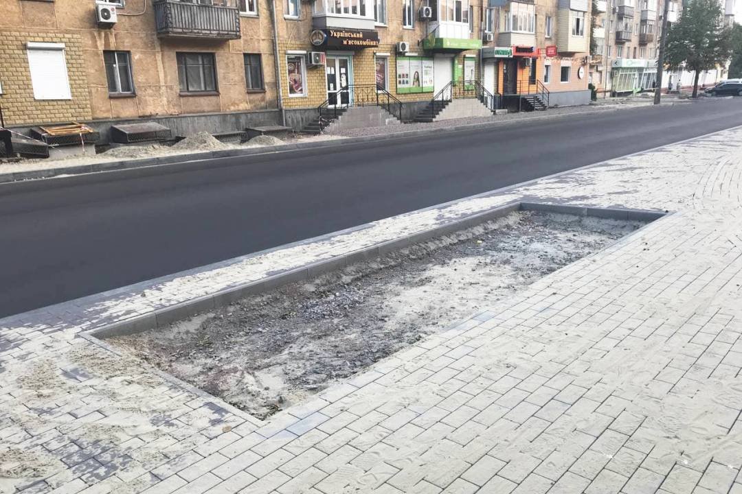 Вулиця Шевченка. Роблять тротуари і не забувають про дерева. Скільки планують висадити? (СВІЖІ ФОТО), фото-4