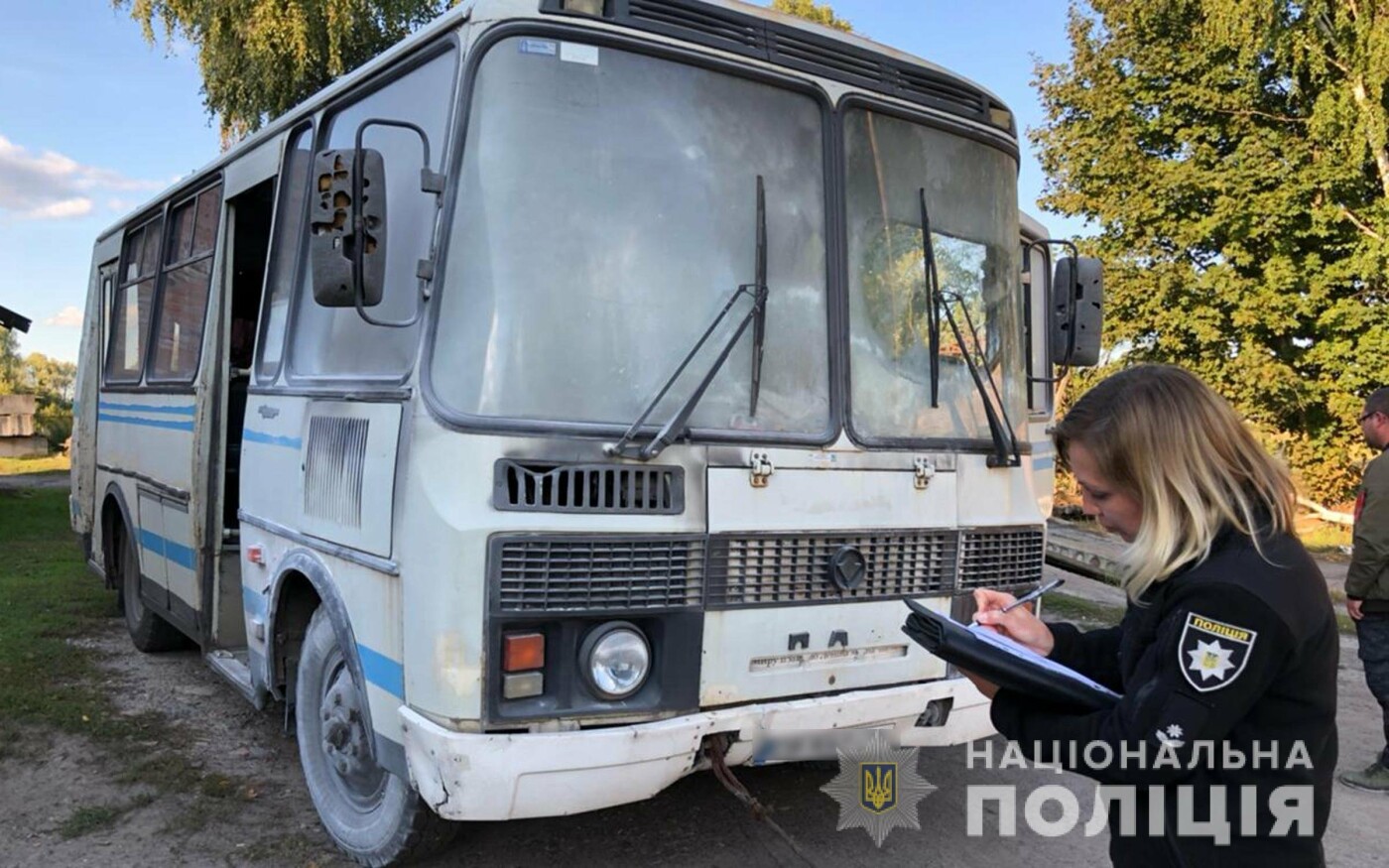 На Чернігівщині загорівся шкільний автобус (ФОТО)