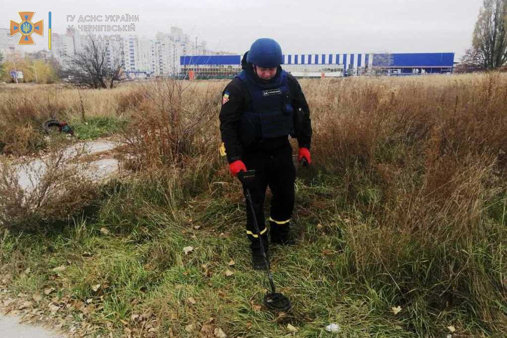 У Чернігові неподалік «Епіцентру» знайшли артснаряд