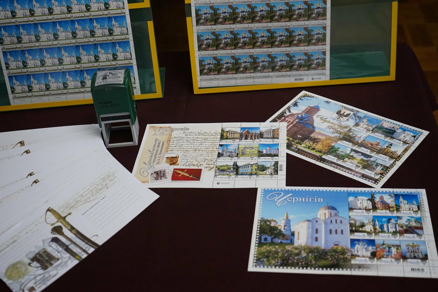 Побачили світ унікальні марки та поштові конверти з Черніговом (ФОТО)