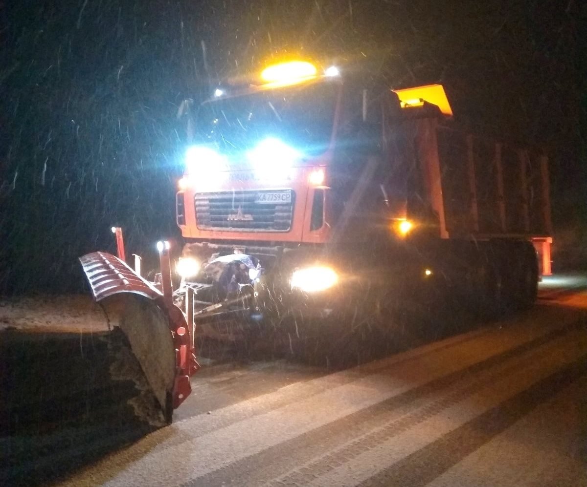 Через погоду автошляхи Чернігівщини стають небезпечнішими