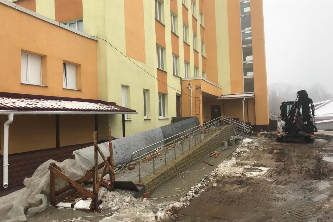 У Другій міській лікарні облаштували два пандуси