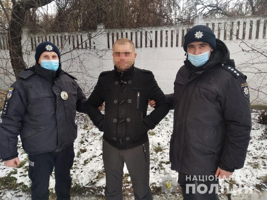 Крадіжка на Чернігівщині. Двоє чоловіків обікрали магазин на 25 тис. грн.