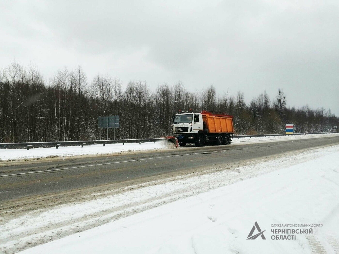 Ситуація на дорогах Чернігівщини: для забезпечення проїзду працює 59 одиниць техніки