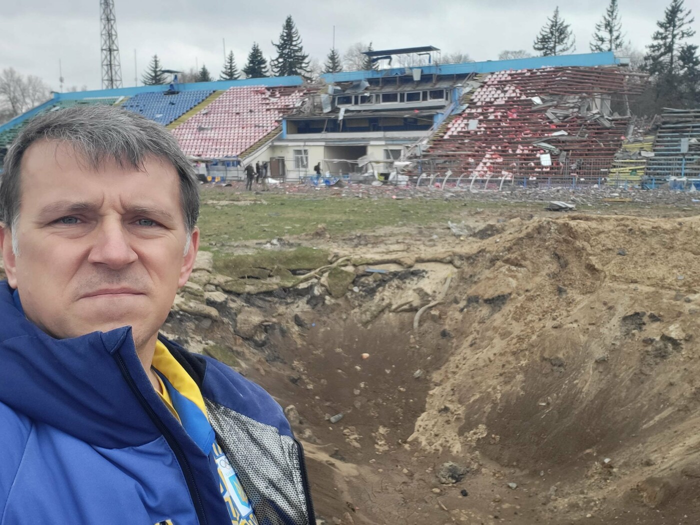 Наслідки «русского міра»: Гераскевич показав вирву глибиною 6 метрів на стадіоні Гагаріна