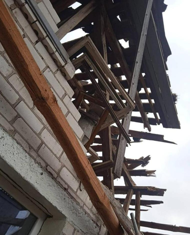 Внаслідок ворожого обстрілу на Чернігівщині загорівся будинок та загинула худоба