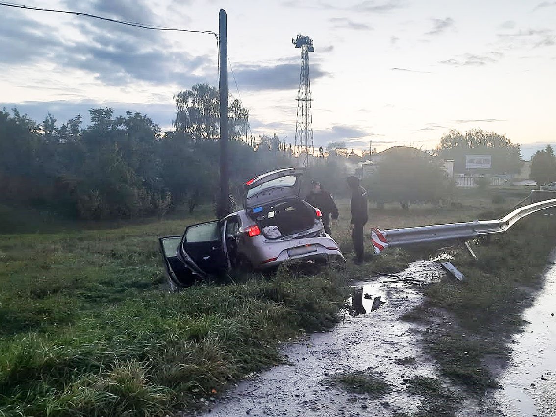 Смертельна ДТП на Чернігівщини: водійка влетіла у стовп, є загиблі
