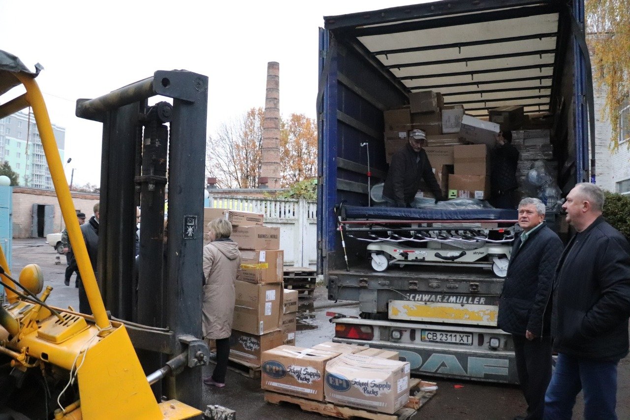 Чернігівська обласна лікарня отримала гуманітарну допомогу від благодійників із США