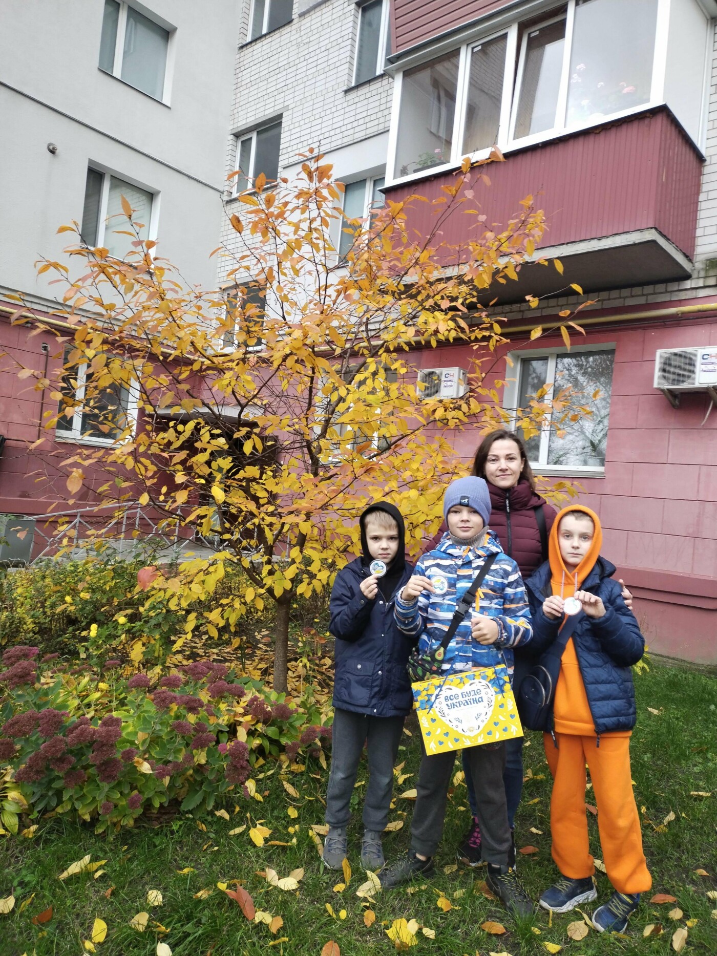Пароль «Паляциня»: у дворі чернігівської багатоповерхівки діти облаштували блокпост