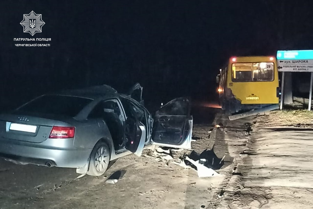 ДТП у Чернігові: нетверезий водій протаранив автобус з пасажирами