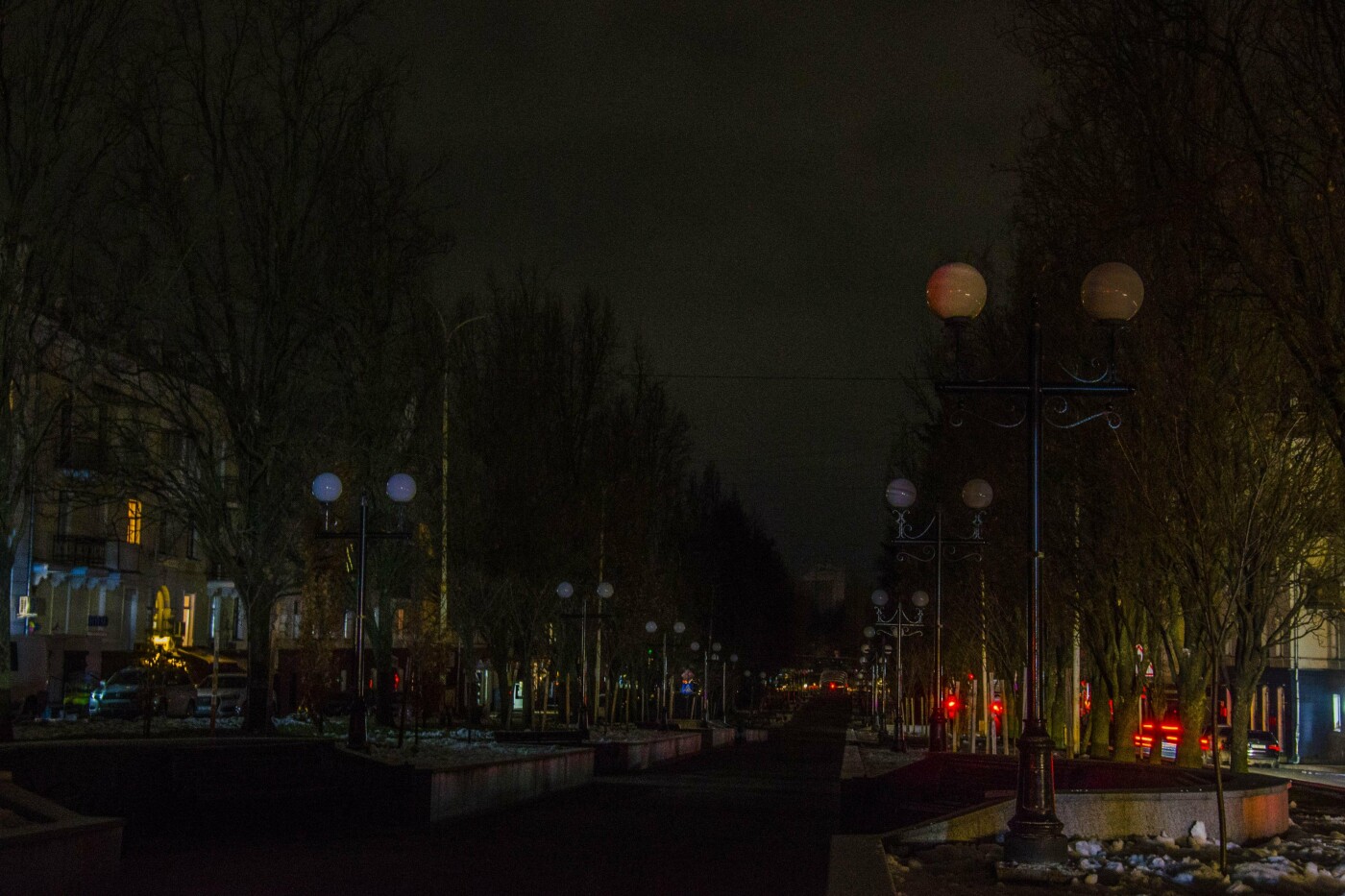 Нічний Чернігів: як виглядає місто під час аварійних відключень світла