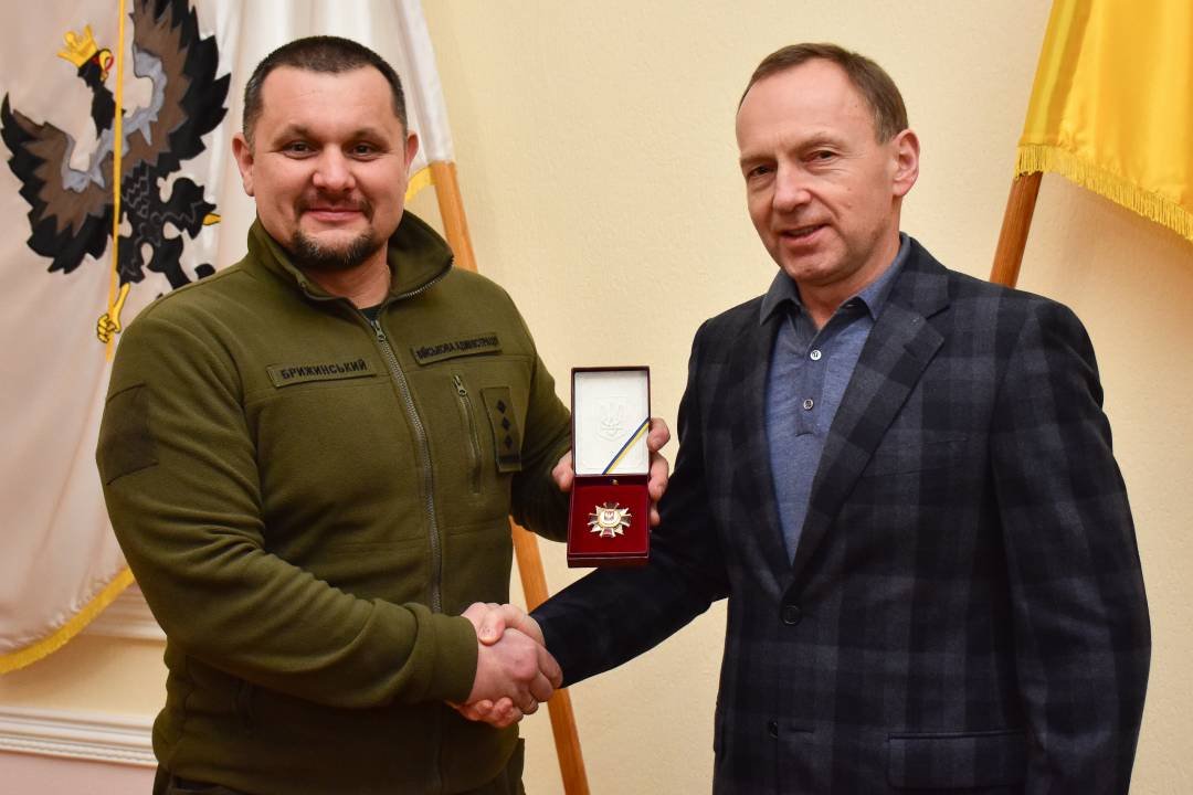 «Найцінніша нагорода»: полковник ЗСУ Дмитро Брижинський отримав відзнаку «Почесний громадянин Чернігова»