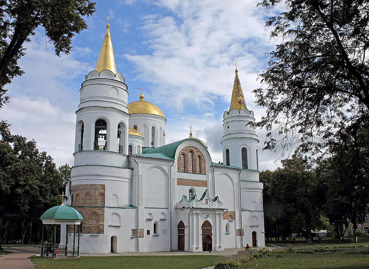 Спасо-Преображенський собор, заснований чернігівським князем Мстиславом близько 1030 року. один з найстаріших зі збережених храмів давньоруської доби.