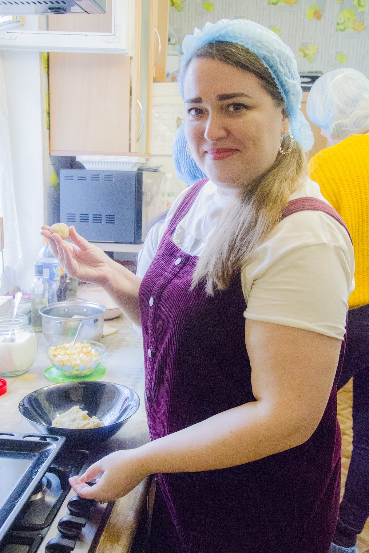 «Кулінарна рота» працює на перемогу, або Як чернігівки допомагають годувати українських воїнів