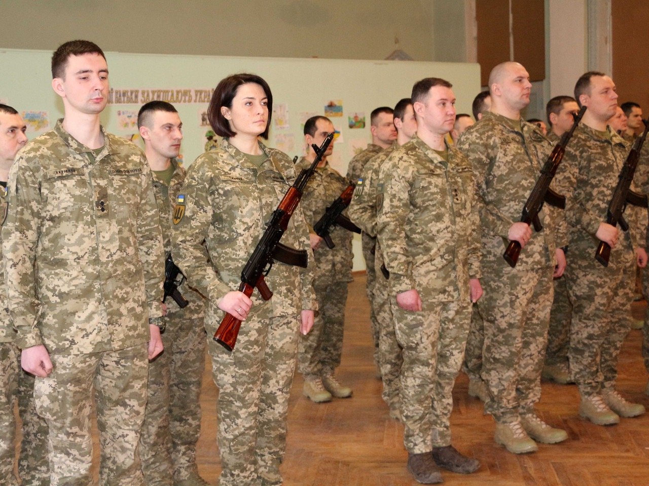 У Чернігові понад 30 військовослужбовців урочисто склали Військову присягу