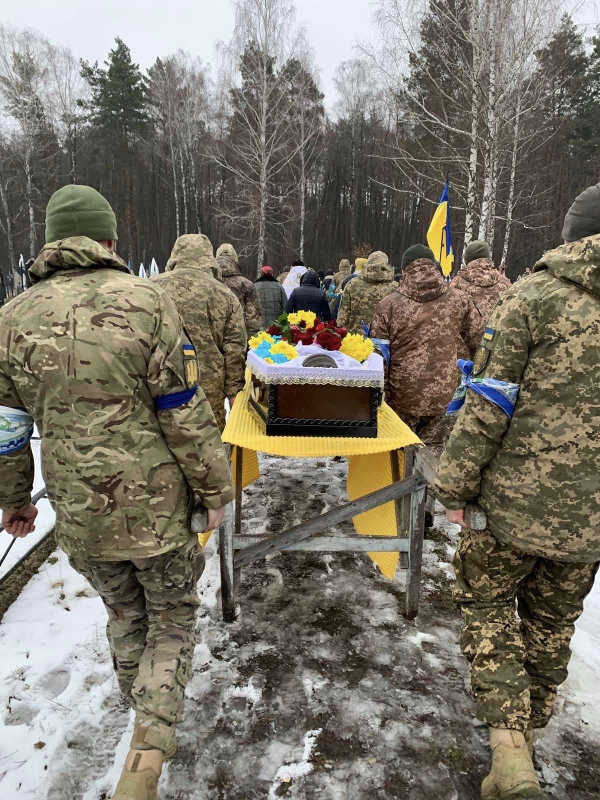 На Донбасі загинув військовий з Чернігівщини, отримавши несумісне з життям поранення
