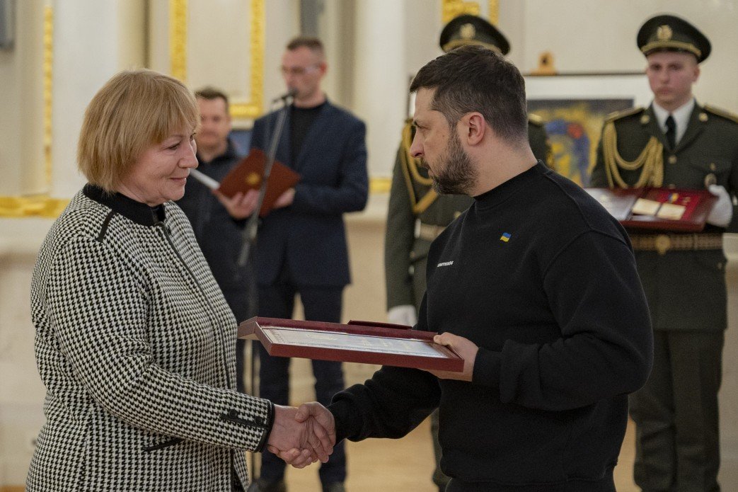 Розстріляний за «Слава Україні». Зеленський вручив орден «Золота Зірка» матері Мацієвського