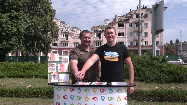 Подрібнюють Кремль на тертушку: у Чернігові погасили нову марку «Винищувачі зла»