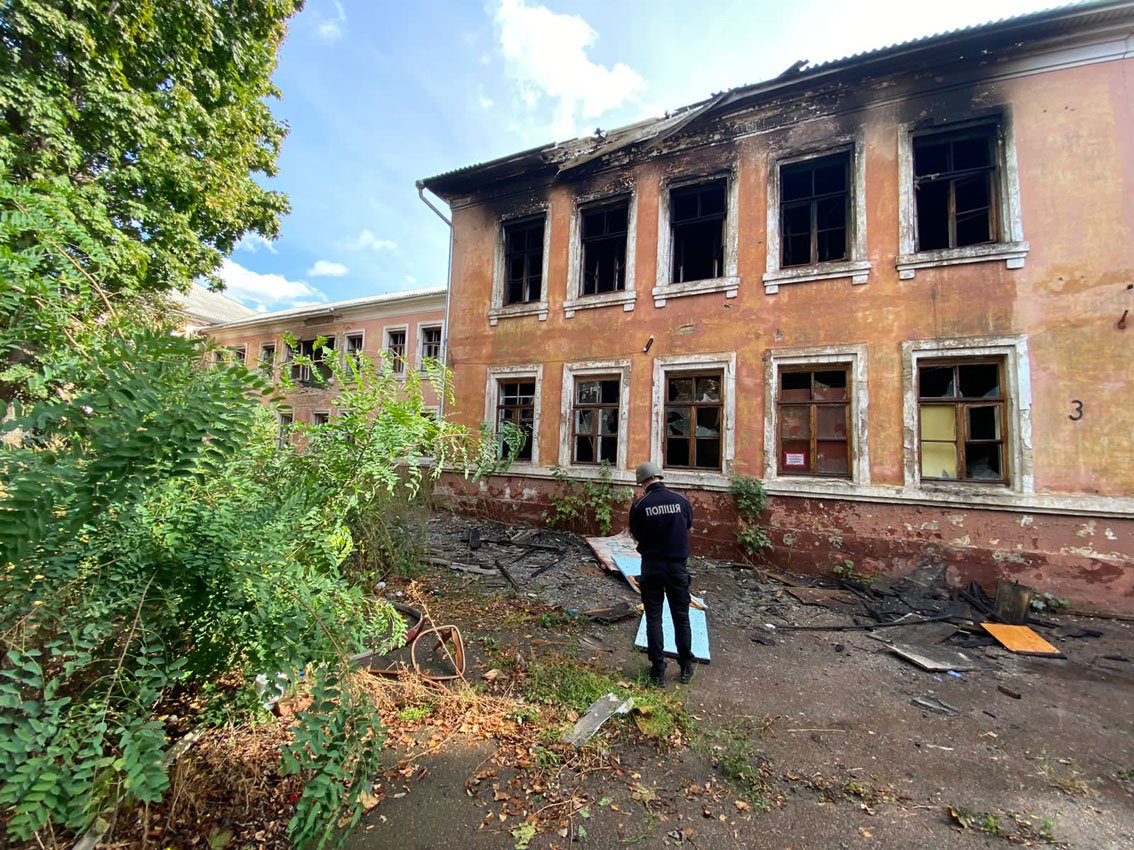 Пожежа у школі в Чернігові: поліція встановлює причини займання, відкрито провадження