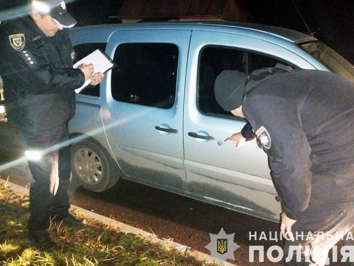  Російські військові відкрили вогонь по автівці: на Чернігівщині поранено цивільну жінку